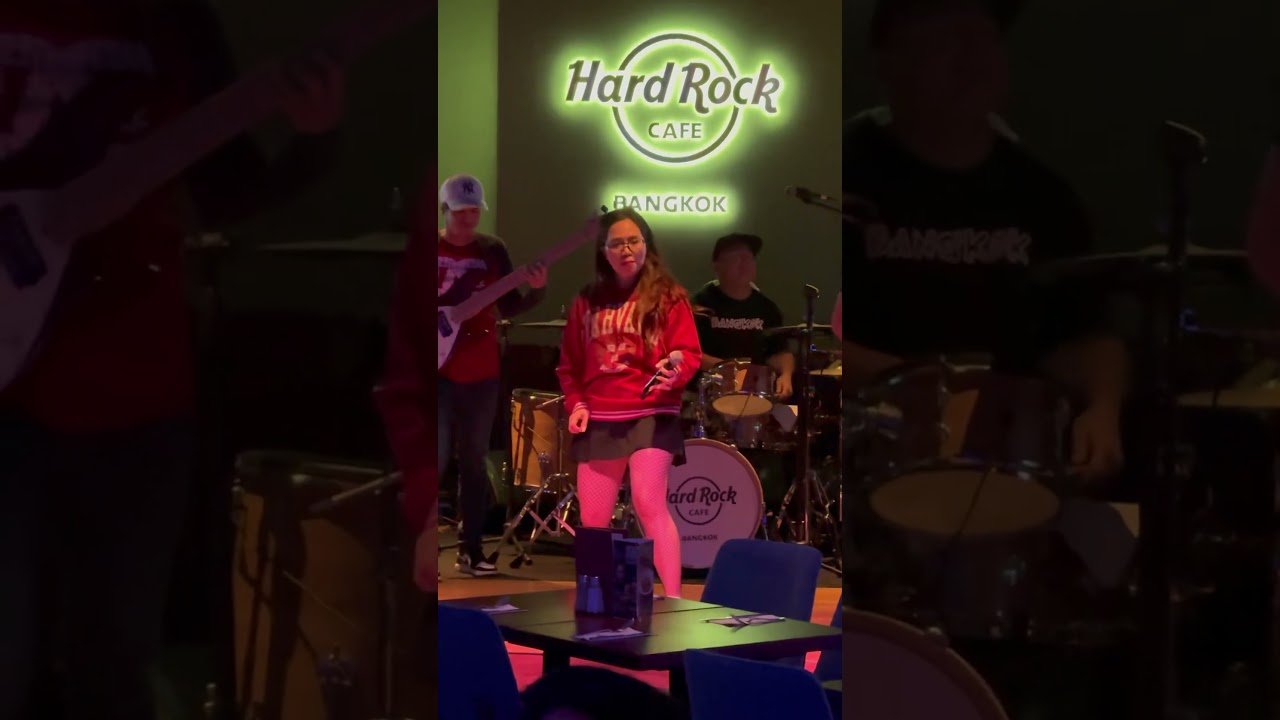 Hard Rock Cafe Bangkok’ta canlı müzik. #Bangkok #HardRockCafe #HardRockBangkok #Thailand #shorts